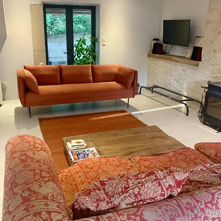 Maison De La Rive Saint-Meme-les-Carrieres