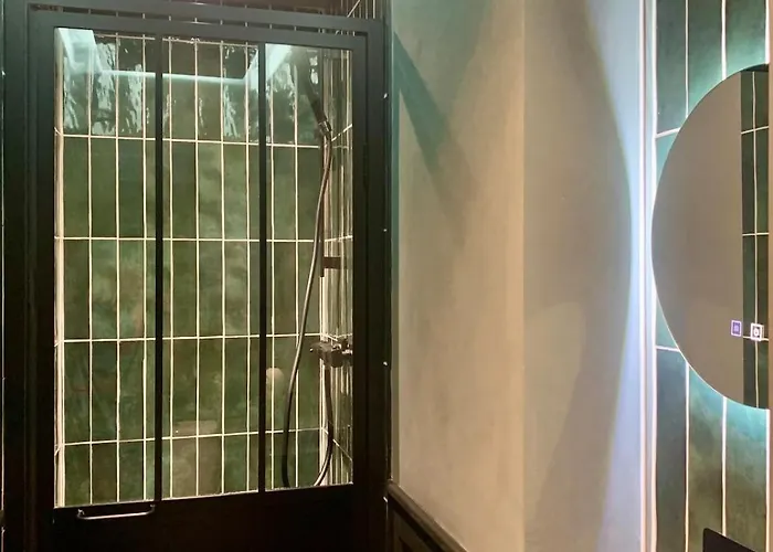 Maison De La Rive * Saint-Meme-les-Carrieres